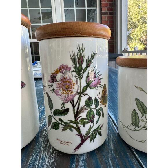 PORTMEIRION, 3 Ceramic Floral Canisters, Wooden Lids. - Picture 5 of 12